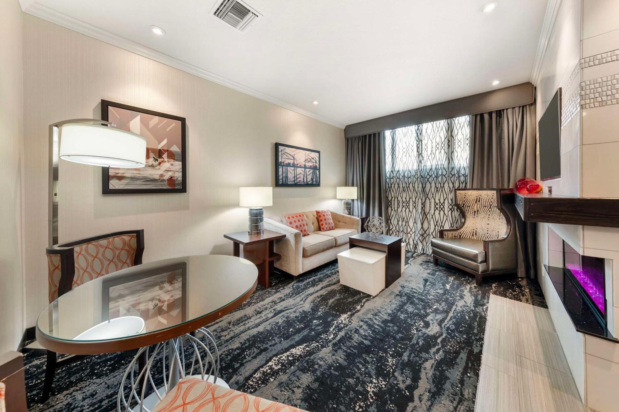 King Suite with Fireplace - Non-Smoking,1631561780:JPEG